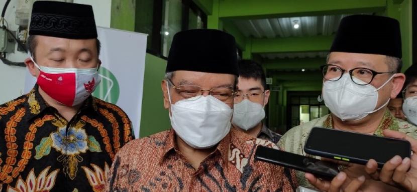 Ketum PBNU, KH Said Aqil Siroj, usai peresmian NUChat di Pesantren Kempek, Cirebon