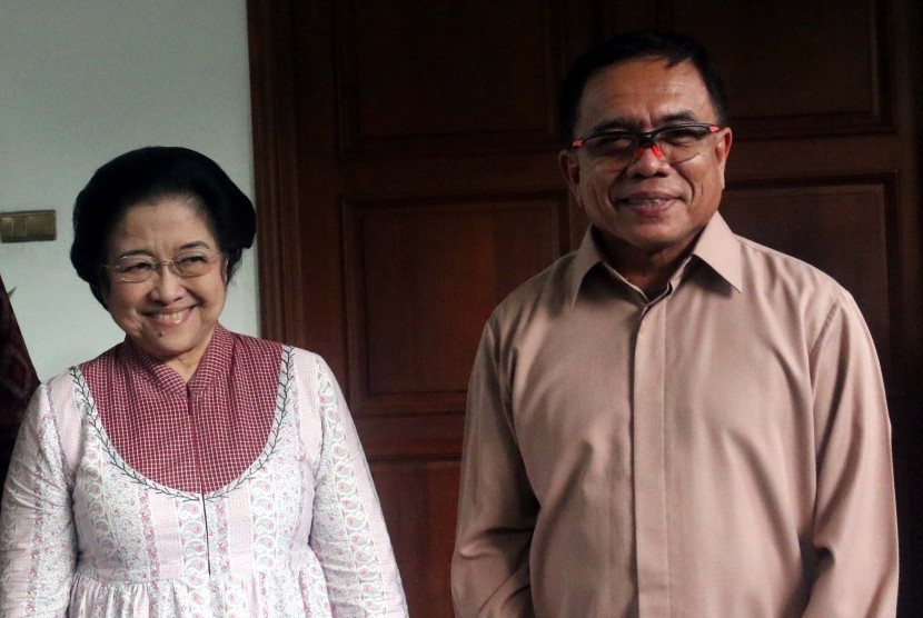 Ketum PDIP Megawati Soekarnoputri bersama Gubernur Aceh Terpilih Irwandi Yusuf