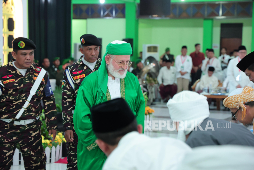 Keturunan sulthanul auliya Syekh Abdul Qadir, yaitu Syekh Fadhil Jailani menghadiri kongres Jatman.