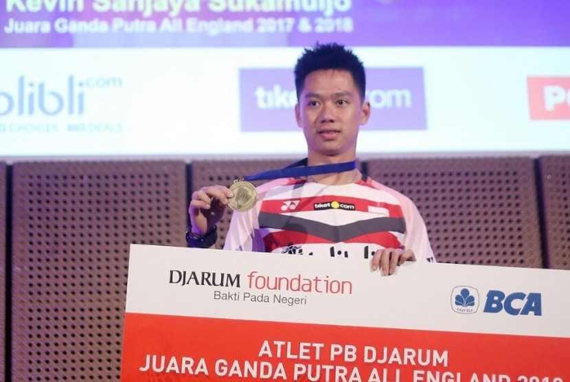 Kevin Sanjaya Sukamuljo menerima bonus senilai total Rp 250 juta dari Djarum Foundation atas keberhasilan mempertahankan juara All England 2018. Penghargaan diberikan di Galeri Indonesia Kaya (GIK), Jakarta, Rabu (28/3).  