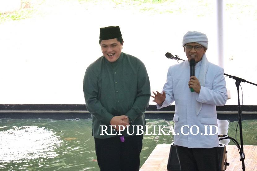 KH Abdullah Gymnastiar (Aa Gym) menerima silaturahim Menteri BUMN, Erick Thohir di Ponpes Daarut Tauhid, Bandung, Jawa Barat, Jumat (14/10/2022).