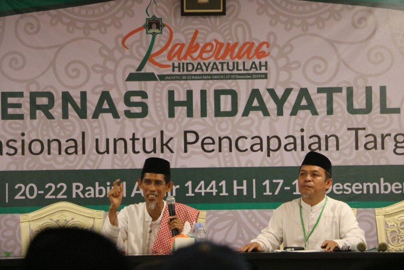 KH Abdurrahman Muhammad (kiri) kala memberikan arahan umum di forum Rakernas Hidayatullah di Gedung Pusat Dakwah Hidayatullah Jakarta, Selasa (17/12).