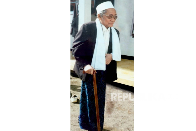 KH Asrori Ahmad.