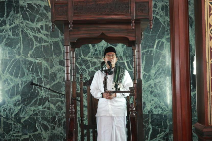 Rukun Dua Khutbah Jumat. Foto ilustrasi: KH Cholil Nafis PhD memberikan khutbah Jumat di Masjid Agung Sunda Kelapa (MASK) Jakarta, Jumat  (26/6).