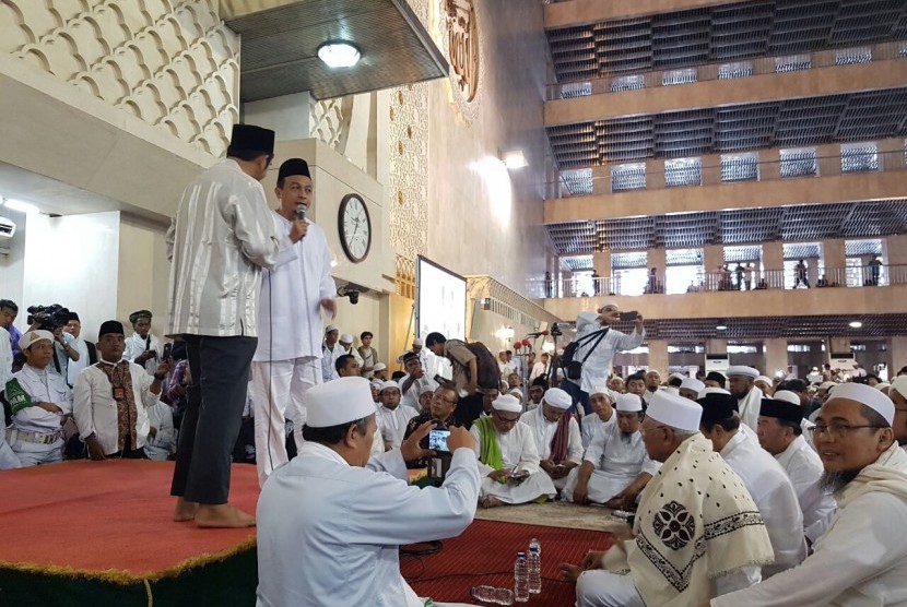 KH Didin Hafidhuddin saat acara Doa untuk Kepemimpinan Jakarta di Masjid Istiqlal, Ahad (18/9).