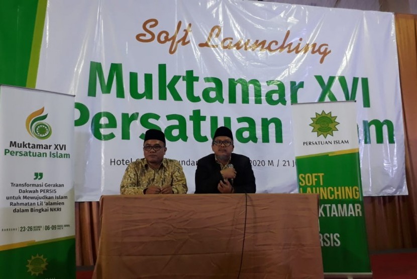 KH Dr Jeje Zaenudin (kanan) Muktamar XVI PERSIS akan digelar pada 23-25 September di Bandung