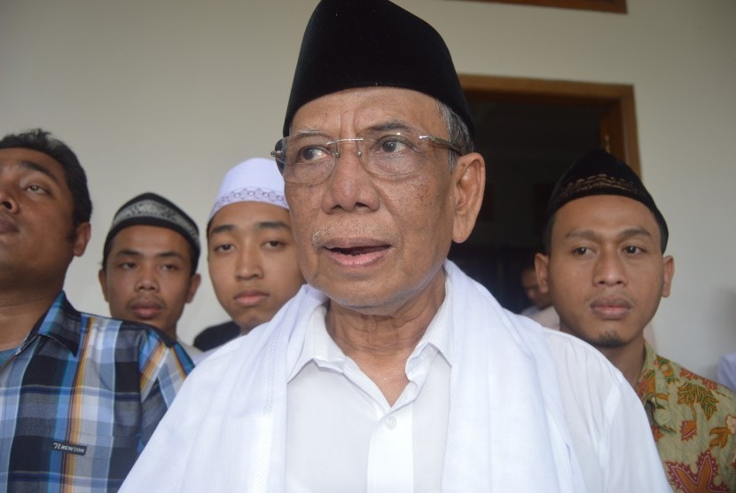 kh hasyim muzadi, mantan ketua umum pengurus besar nahdhatul ulama