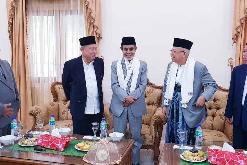 KH Ma'ruf Amin berbincang dengan para pengurus Pondok Pesantren Gontor, Selasa (22/1).