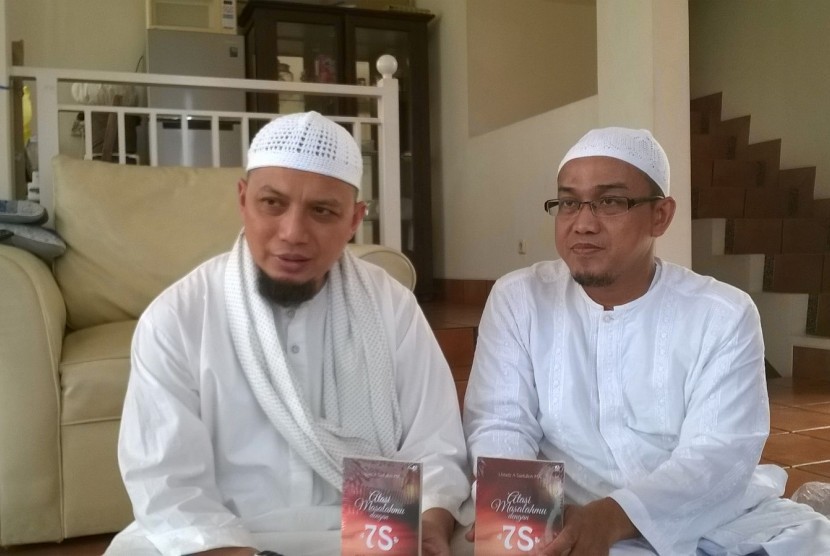 KH Muhammad Arifin Ilham (kiri) dan Ustadz A Saefulloh.