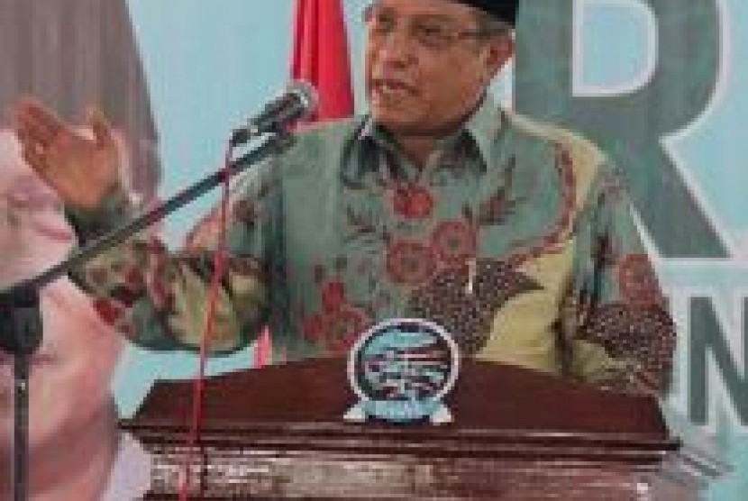 KH Said Aqil Siroj saat membuka Rapat Pleno PBNU di Pesantren Khas, Kempek Cirebon, Ahad (24/7)