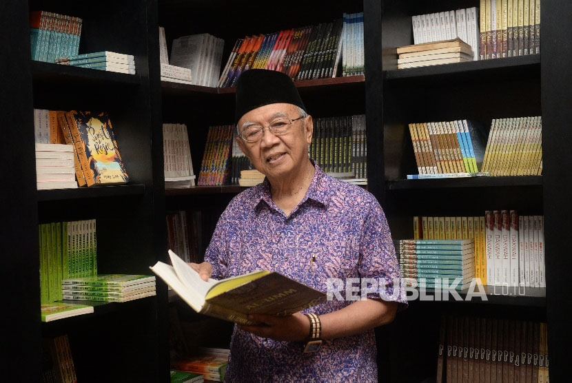 Pengasuh Pondok Pesantren Tebu Ireng Jombang KH Salahuddin Wahid (Gus Solah).