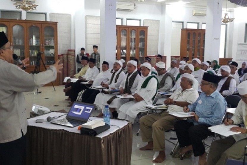 kh wahfiuddin di hadapan para peserta pelatihan tasawuf yang digelar Jatman DKI Jakarta 