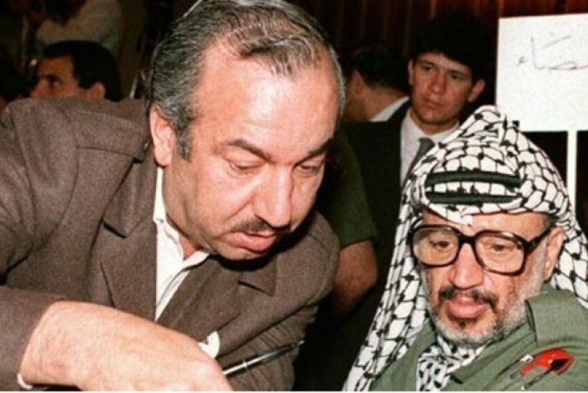 Khalil Ibrahim al-Wasir atau dikenal Abu Jihad, pendiri partai nasionalis sekuler di Palestina, Fatah.