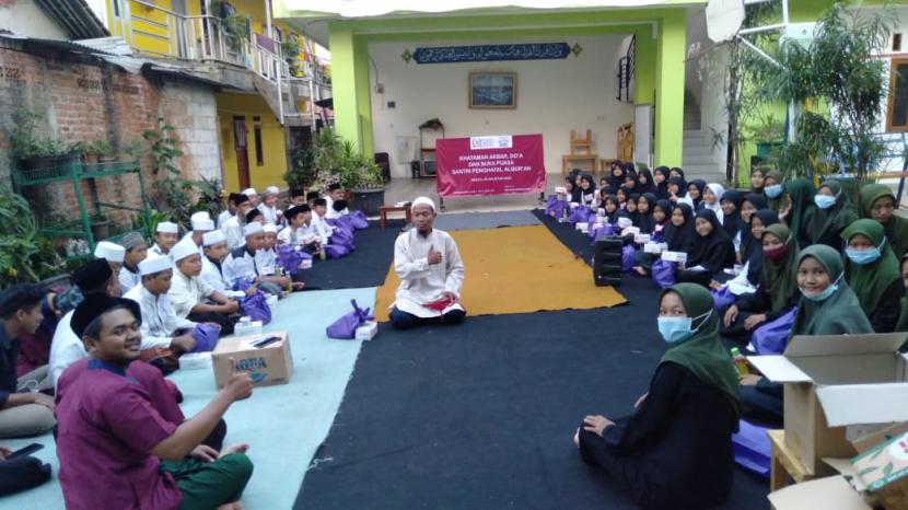  Khataman akbar dan doa bersama dilaksakan oleh rumah tahfidz di seluruh Indonesia.