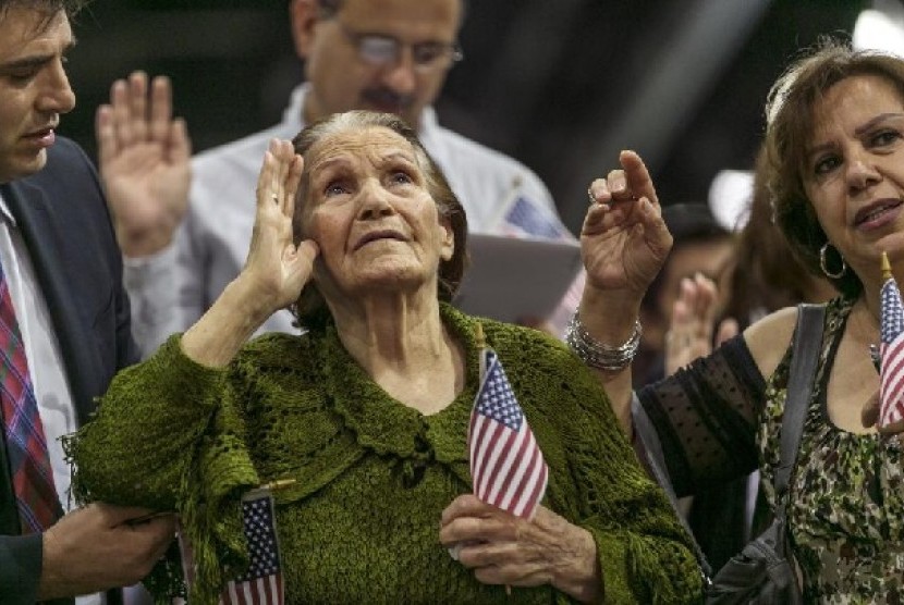 Khatoun Khoykani, warga Iran berusia 99 tahun yang menjadi warga negara AS