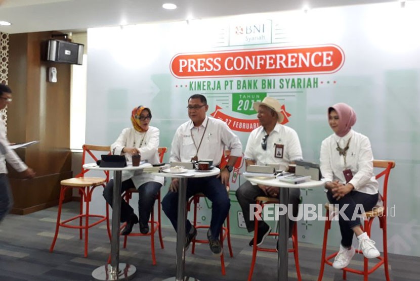 Ki-ka :  Direktur Bisnis BNI Syariah Dhias Widhiyati, Plt Direktur Utama BNI Syariah Abdullah Firman Wibowo, Direktur Operasional BNI Syariah Junaidi Hisom, dan Direktur Kepatuhan BNI Syariah Tribuana Tunggadewi.