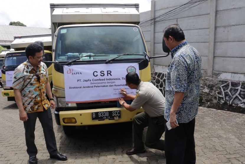 ki-ka; Rachmat Indrajaya (Dir. External relations Japfa), Arif Wicaksono (Kementan), A. Harwanto (Deputy COO Poultry I Indonesia - Japfa)