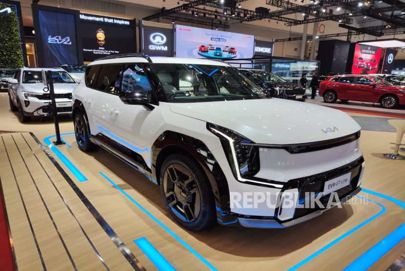 KIA EV4 