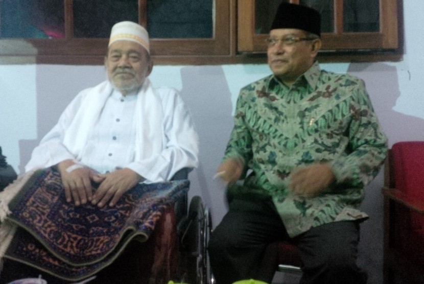 Kiai Ahmad Idris Marzuqi bersama Kiai Said Aqil Siraj