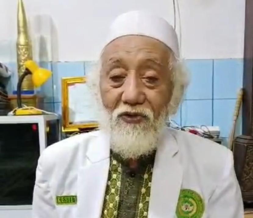 Kiai kharismastik asal Pandeglang Banten, Kiai Ahmad Muhtadi Dimyati memberikan dukungan untuk cawapres Gibran Rakabuming Raka.