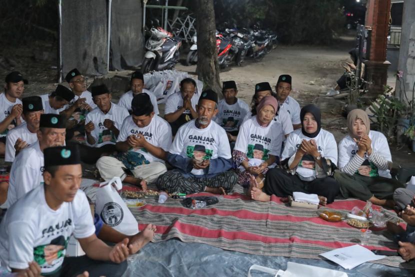 Kiai, ulama, dan masyayikh se-Sumatera Selatan (Sumsel) dan Sumatera Barat (Sumbar) menyampaikan aspirasi mereka kepada Calon Presiden Ganjar Pranowo untuk kemajuan pondok pesantren (ponpes) di masa depan.