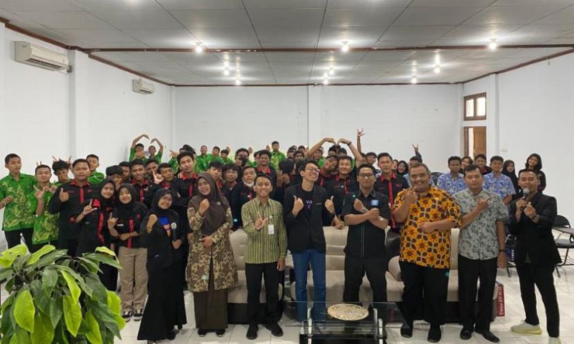 KIAN (Kreasi Inovasi Anak Nusantara) EO sukses menggelar kegiatan Bursa Magang & Workshop Industri Kreatif, bagi siswa SMA/SMK/sederajat.