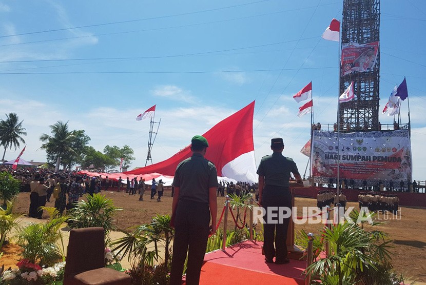 Kibar bendera 1.000 meter persegi  warnai Peringatan Sumpah Pemuda di Pantai Corong, Kab. PPU, Kalimantan Timur.