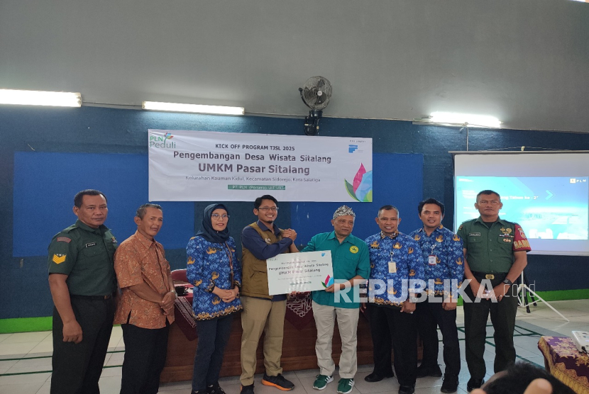 Kick off pengembangan pariwisata berbasis masyarakat melalui program Tanggung Jawab Sosial dan Lingkungan (TJSL) PT PLN (Persero) Unit Induk Transmisi Jawa Bagian Tengah (UIT JBT) di Balai Kelurahan Kauman Kidul, Kecamatan Sidorejo, Kota Salatiga.