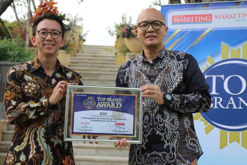 KIIP Food Thinwall Packaging kembali meraih Top Brand Award 2024. Penghargaa Top Brand 2024, membuat KIIP terus berinovasi dalam pengemasan makanan.