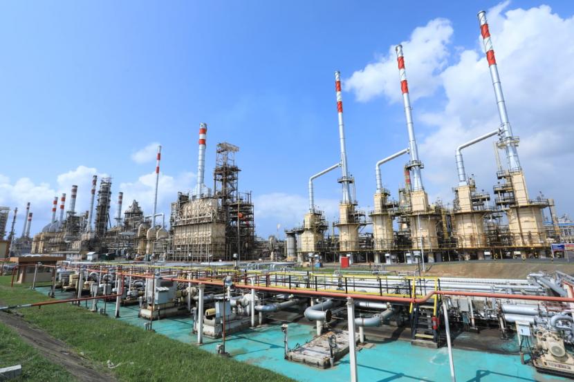 Kilang Cilacap milik Pertamina. PT Kilang Pertamina Internasional (KPI) Unit Cilacap segera mewujudkan rencana implementasi terminal Liquefied Natural Gas (LNG) sebagai upaya efisiensi perusahaan. 