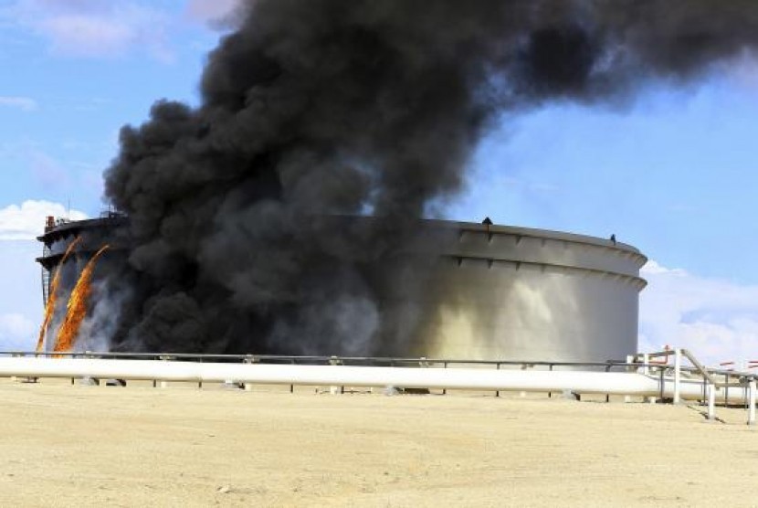 Roket Hantam Tangki Penyimpanan Minyak Terbesar di Libya ...
