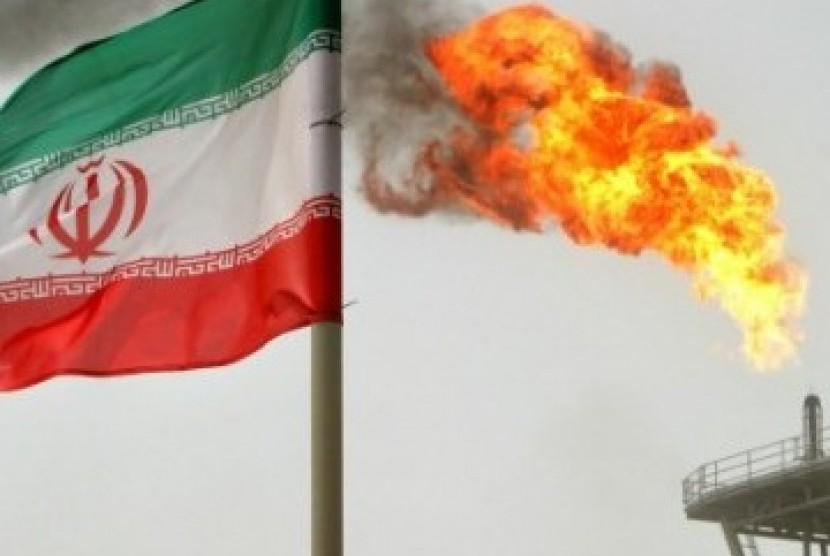 Iran masih belum menemukan penyebab dari terbakarnya kilang minyak. Ilustrasi kilang minyak Iran.