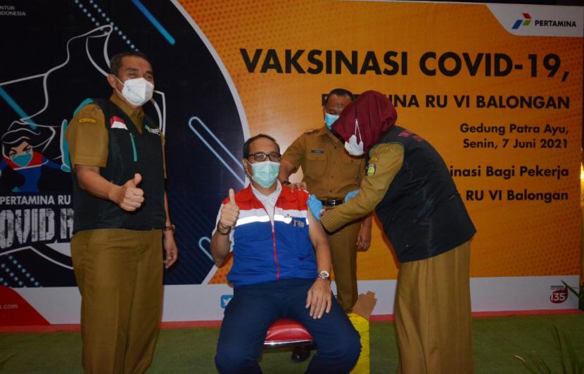 Kilang Pertamina Balongan melaksanakan vaksinasi Covid-19 bagi 1.000 orang yang dilaksanakan di Gedung Patra Ayu dan GOR  Perumahan Pertamina Bumi Patra Indramayu, Senin (7/6).