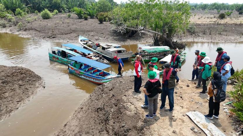 Kilang Pertamina Internasional (PT KPI) dan Kementerian Lingkungan Hidup dan Kehutanan (KLHK) berinvestasi pada pengelolaan hutan lestari berbasis masyarakat pada Hutan Desa Sungsang IV, di Banyuasin, Sumatra Selatan.