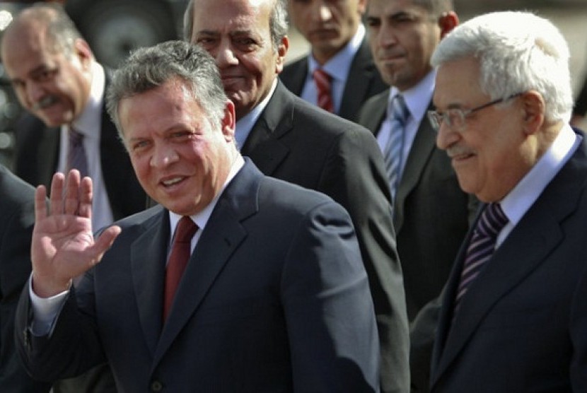 Raja Yordania Abdullah II (kiri) dan Presiden Palestina Mahmoud Abbas.