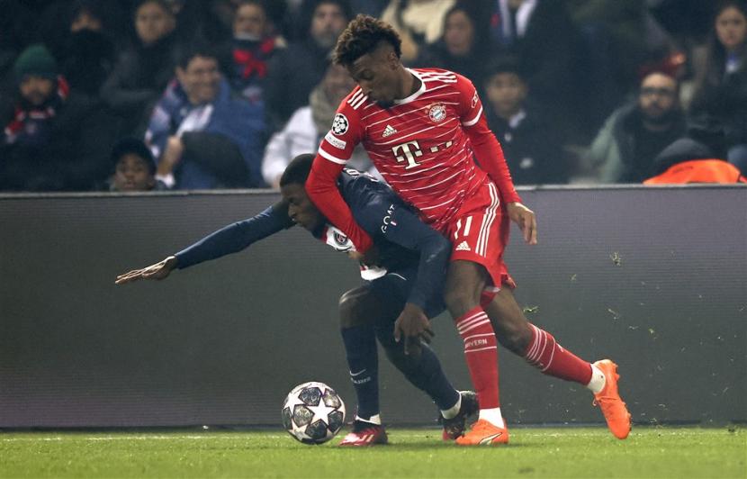Kingsley Coman (kanan) pencetak gol Bayern Munchen ke gawang PSG pada leg pertama 16 besar Liga Champions.