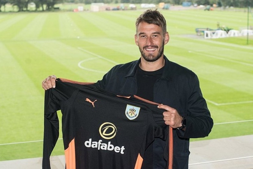 Kiper Burnley, Adam Legzdins.