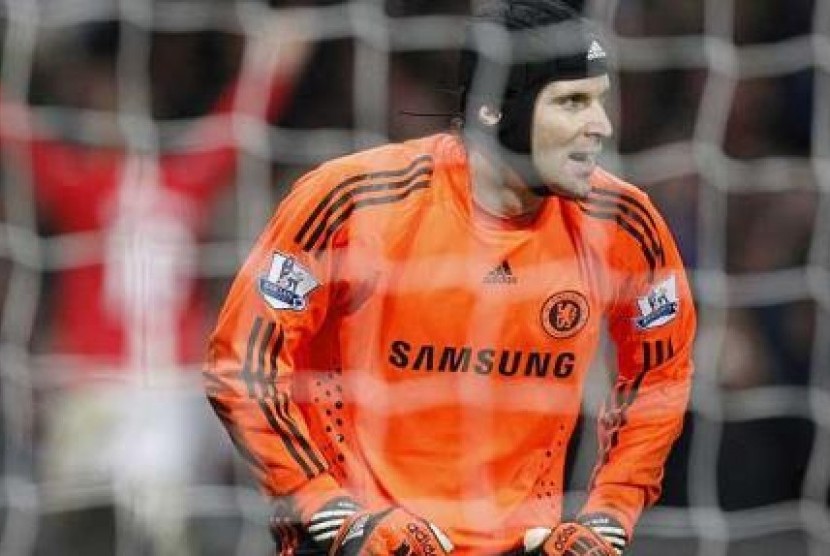 Kiper Chelsea Petr Cech.