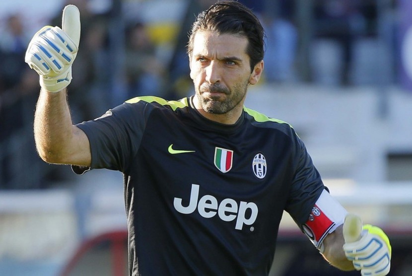 Kiper Gianluigi Buffon.