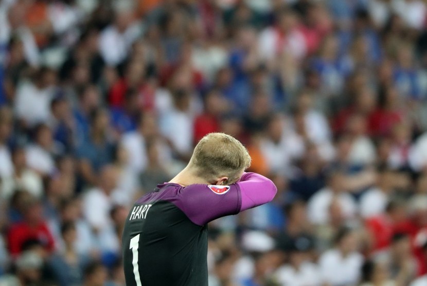 Kiper Manchester City,Joe Harta saat berlaga untuk timnas Inggris di Piala Eropa 2016.