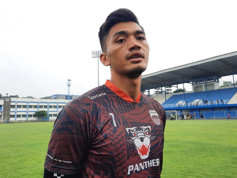 Kiper Persib, Fitrul Dwi Rustapa di Stadion Sidolig, Kota Bandung, Kamis (19/5/2022). 