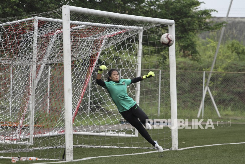 Kiper timnas putri Indonesia Prihatini 