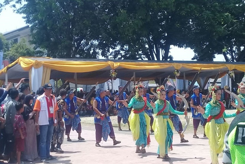 Kirab dalam rangka Festival Keraton Nusantara XI