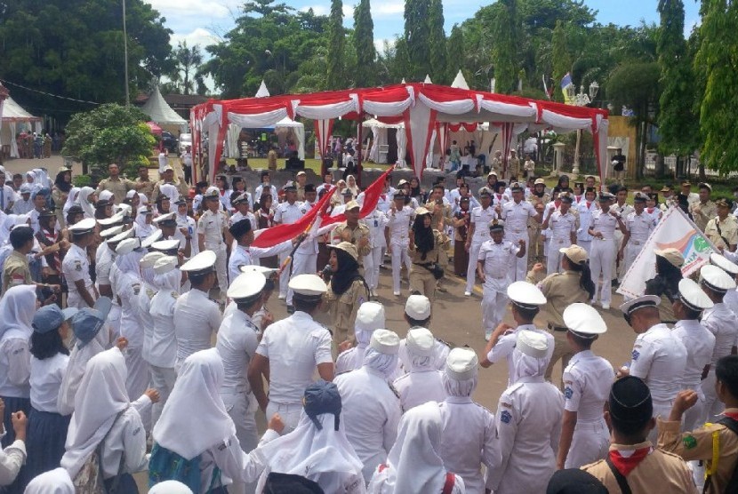 Kirab Pemuda Nusantara 2017 dan Deklarasi Pemuda yang diselenggarakan di halaman Kantor Wali Kota Cilegon, Senin (20/11).