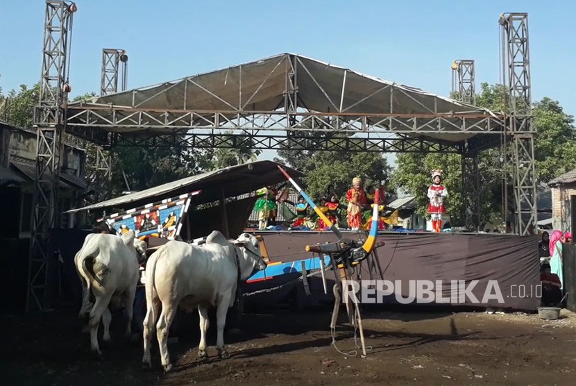 Kirab Seribu Santri yang diadakan Masjid Pathok Negara Plosokuning di Kecamatan Ngaglik, Kabupaten Sleman, DIY, Ahad (13/5).