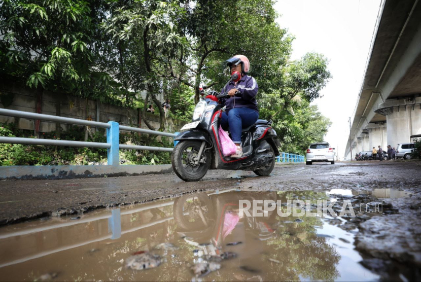 Kirmir sungai di RT 03 RW 07 Kelurahan Cicaheum, Kecamatan Kiaracondong, longsor pada Ahad (6/7/2025) petang.