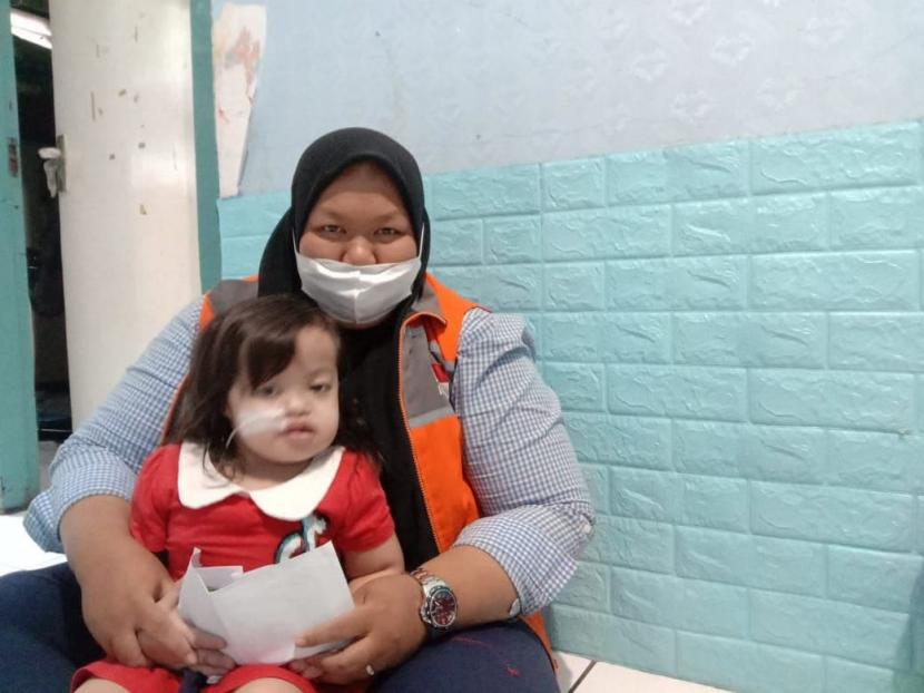  Kitabisa.com melalui Rumah Zakat telah menyalurkan bantuan kesehatan untuk Latisya yang mengidap penyakit syndrome congenital.