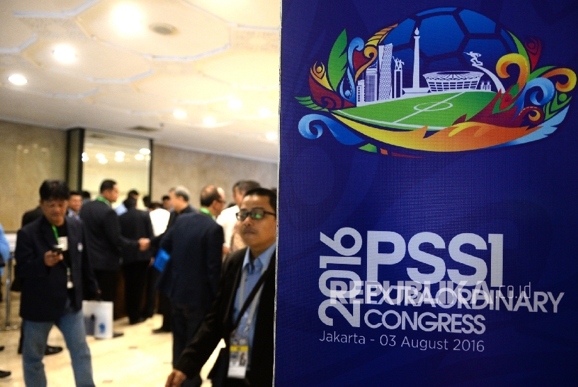 KLB PSSI. Peserta melakukan registrasi pada pembukaan Kongres Luar Biasa (KLB) PSSI di Ancol, Jakarta, Rabu (3/8). 