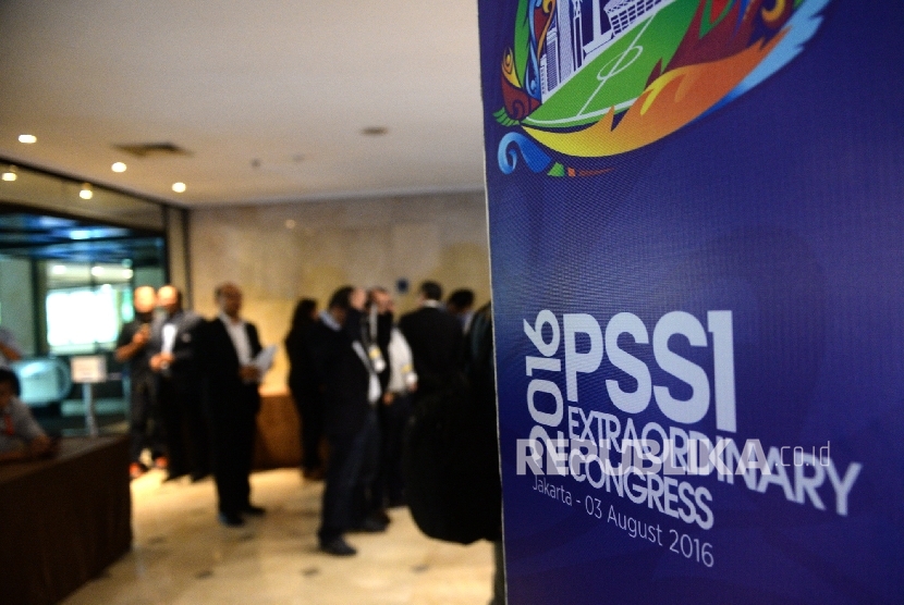 KLB PSSI. Peserta melakukan registrasi pada pembukaan Kongres Luar Biasa (KLB) PSSI di Ancol, Jakarta, Rabu (3/8).