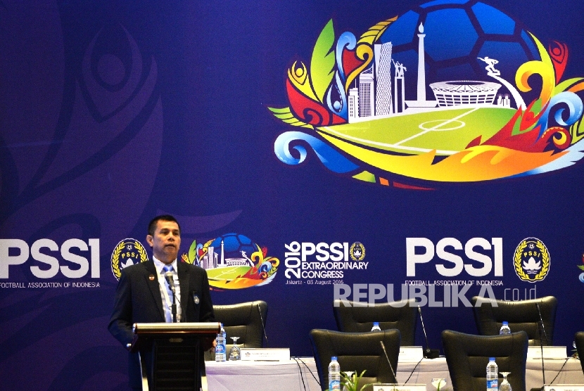 Pelaksana tugas (Plt) Ketua Umum PSSI Hinca Panjaitan memberikan paparan pada pembukaan Kongres Luar Biasa (KLB) PSSI di Ancol, Jakarta, Rabu (3/8). PSSI akan kembali menggelar kongres pada Kamis (10/11) untuk memilih ketua umum baru PSSI.